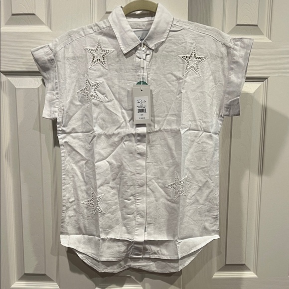 Rails Tops - NWT- Rails White Collared Shirt and cut out stars